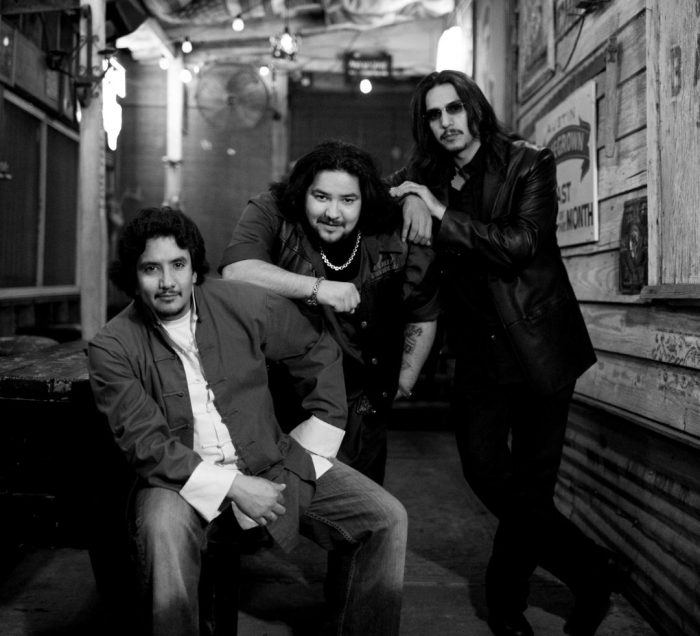 los lonely boys group pose